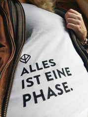 Women´s Statement Shirt "Alles ist eine Phase"