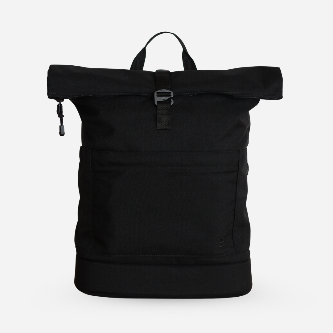 Großer Familienrucksack Hugo in schwarz von Anna und Oskar. Fair in Europa produziert. Robust, vielseitig, unisex.