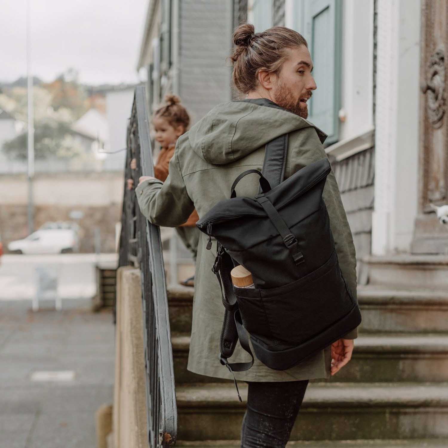 Großer Familienrucksack Hugo schwarz nachhaltig unisex.